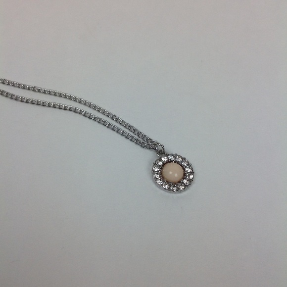Round pink stone necklace - Picture 3 of 5